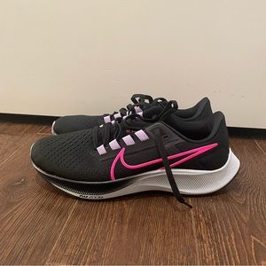 • NIKE BLACK AIR ZOOM PEGASUS SNEAKERS • NEVER WORN!